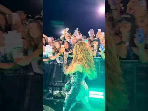 Así reaccionó La Manada al tener a Shakira cantando así de cerca 😱🔥 #shakira #viral #shorts