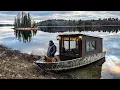 Een bitterkoude nacht trotseren in een drijvende hut op een eiland