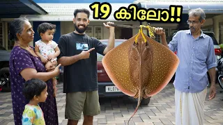 🔥കിളികൂട്ടിലെ…തിരണ്ടി അല്ല!! ഇത് ചൂണ്ടയിൽ പിടിച്ചതാ!! | Catch & Cook Giant Stingray | Fishing Freaks