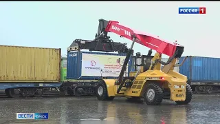 Из Москвы в Омск прибыл первый ускоренный контейнерный поезд