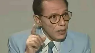 الدكتور مصطفى محمود يلخص الحياة الدنيا 