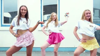 Lean Ar Aghaidh - Manchild le Sabrina Carpenter - As Gaeilge