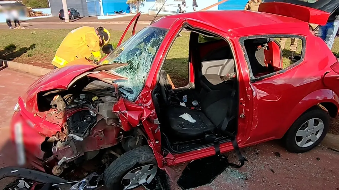 Seis pessoas ficam feridas em grave acidente no acesso Florenal Ribeiro