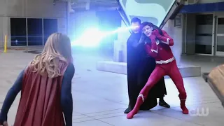 black suit superman vs the flash u0026 supergirl