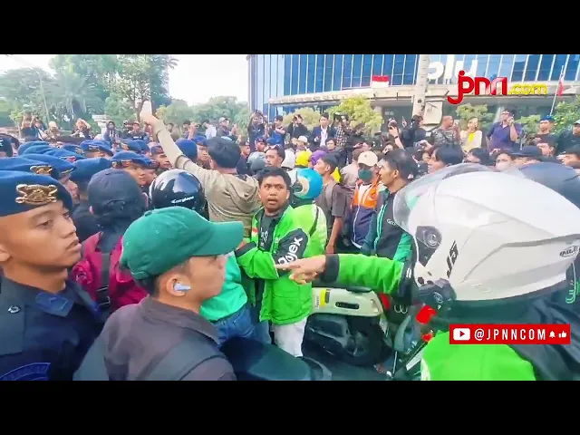Klakson Ojol Meraung-Raung Saat Massa Demonstran Tertahan di Sudirman - JPNN.com