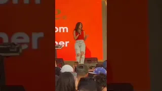 سلمى رشيد ترقص على أغنية 