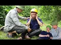 Download Lagu Uncle De collapsed in the forest after an arduous journey to find Huyen and Maya.