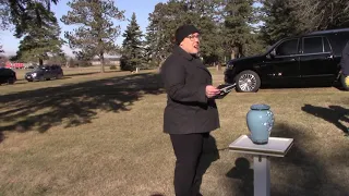 Jona Ro e Graveside Service