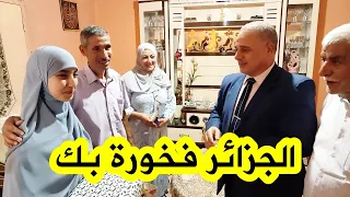 مدير التربية لولاية سوق أهراس يزور منزل صاحبة أعلى معدل وطنيا رونق زاني ويهنئها على إنجازها الكبير 