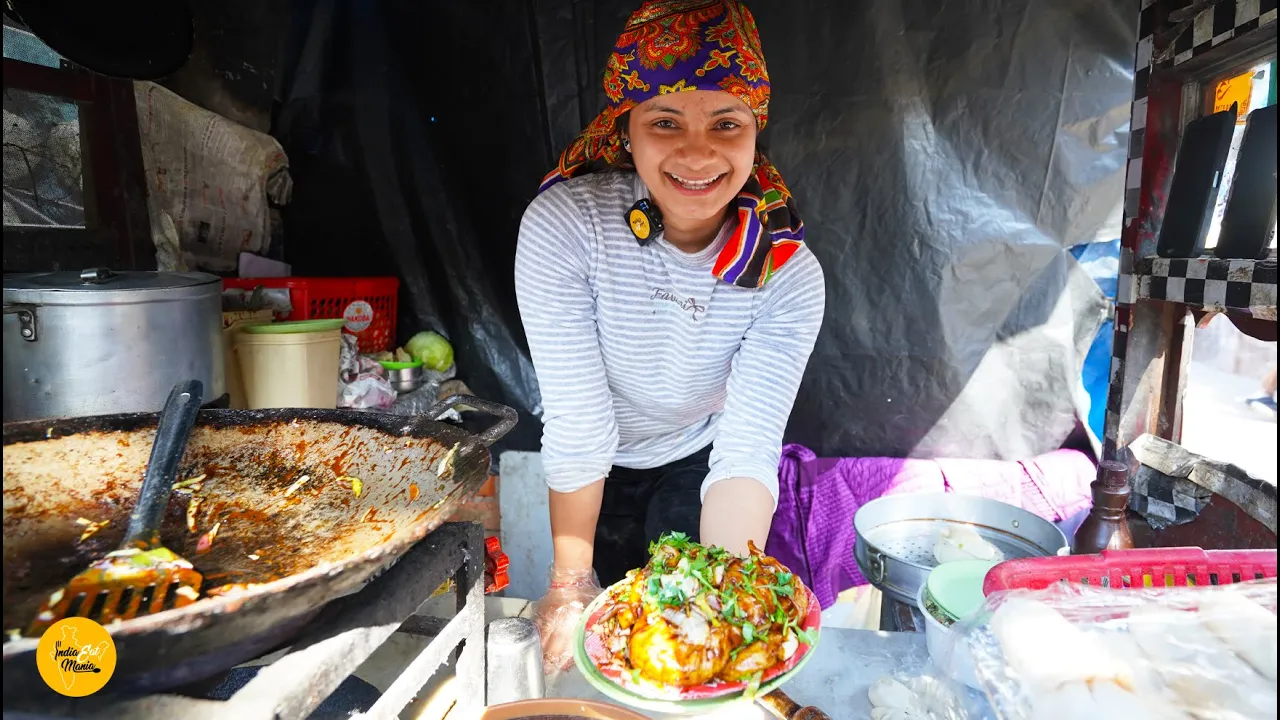 Himachali Sweet Girl Selling Cheapest Chilli Momos Rs. 80/- Only l Hamirpur Street Food