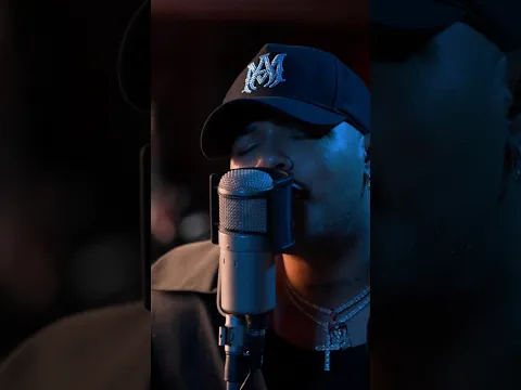 Dos panameños con Paris en repeat 🤝🏽 cuál es su favorita? original o acústica 👀