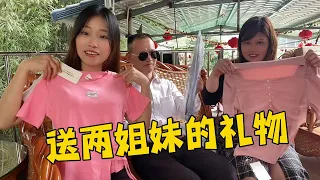 boss luo personally helped pick clothes and gave them to xiaofeng and xiaopang niu