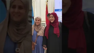 املؤ الدنيا ابتسامهاملأوا الدنيا ابتساما وارفعوا في الشمس هاما   أنا يمني وأحب وطني دندنها