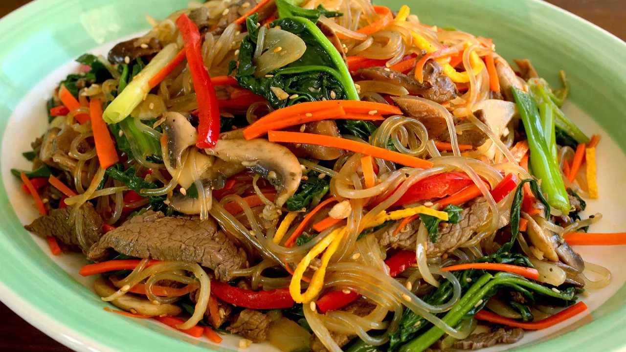 Simple Beef Noodles Stir Fry That Are Awesome | 家常牛肉炒面 • Taste Show. 