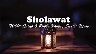 Download Medley Sholawat Thibbil Qulub \u0026 Robbi Kholaq (Acoustic Version) Santri Njoso + Lirik MP3