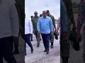President Mahama op de luchthaven van Sunyani voor het steken van de eerste schop in het vlees- en pluimveeverwerkingscentrum in Bechem