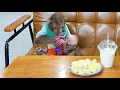 Download Lagu Smart CUTIS harvests money to pamper Baby monkey in unbelievable way😯