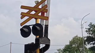 perlintasan kereta api lama dengan nada alarm baru