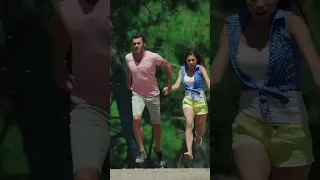 تعرض بوراك و أسلي للغزو من قبل النحل رائحة الفراولة Shorts 