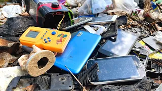 Download Looking for a used phone in the trash || Restoration Broken Phone Xiaomi MP3