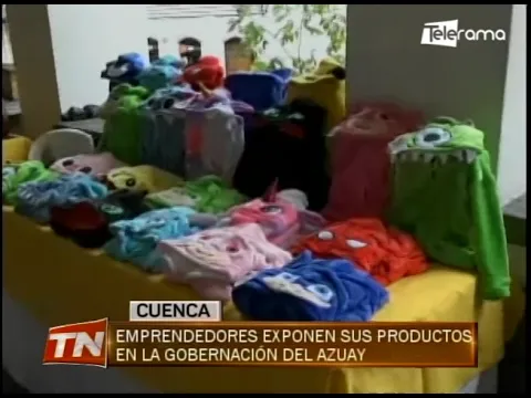 Emprendedores exponen sus productos en la gobernación del Azuay