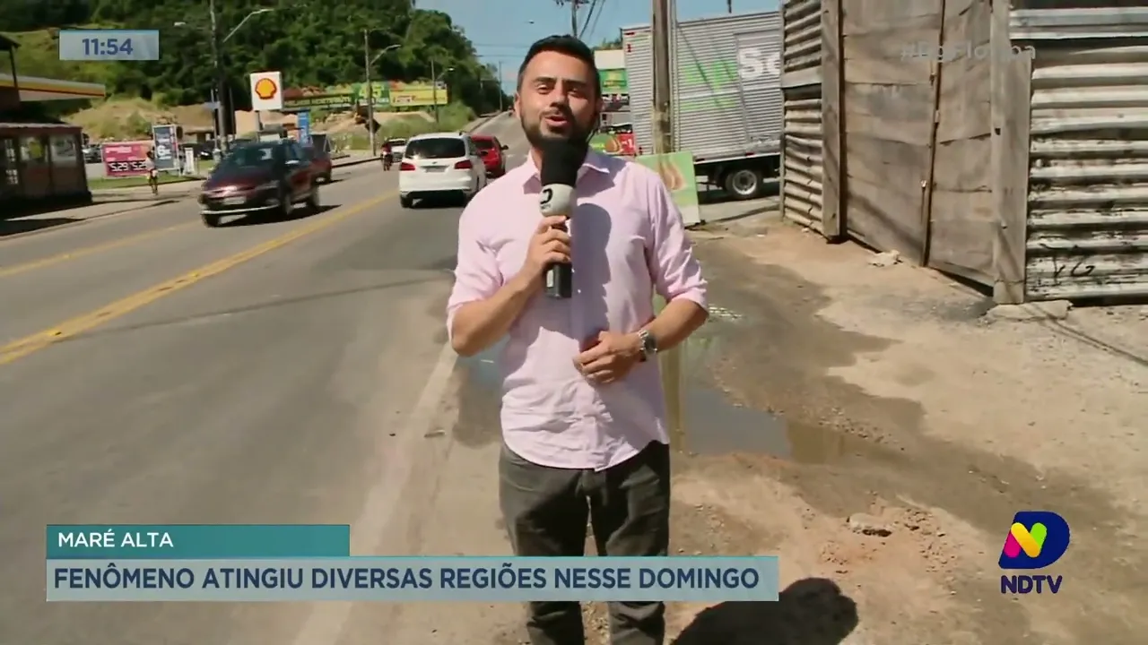 Maré alta atinge diversas praias e deixa ruas alagadas em Florianópolis