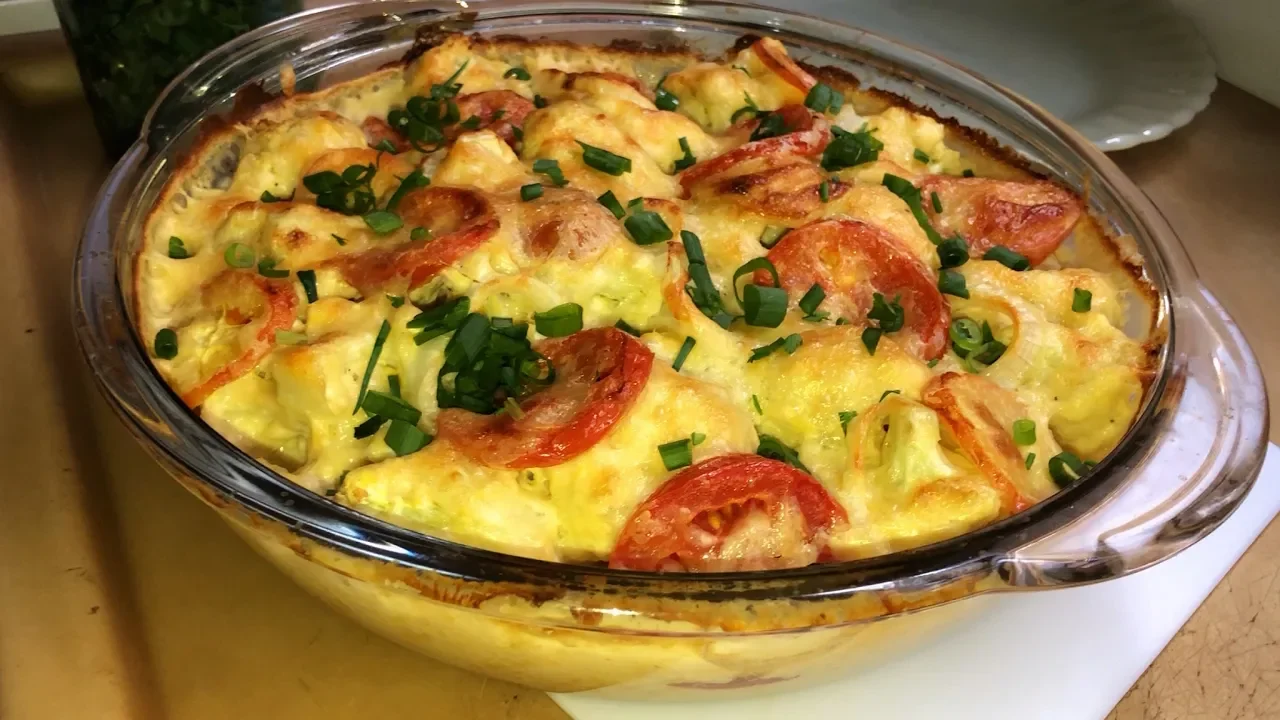 Neste vídeo eu ensino como uma couve-flor gratinada com queijo, um acompanhamento fácil de fazer e d. 