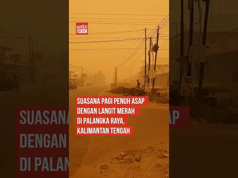 Suasana Pagi Penuh Asap Dengan Langit Merah Di Palangkaraya, Kalimantan Tengah