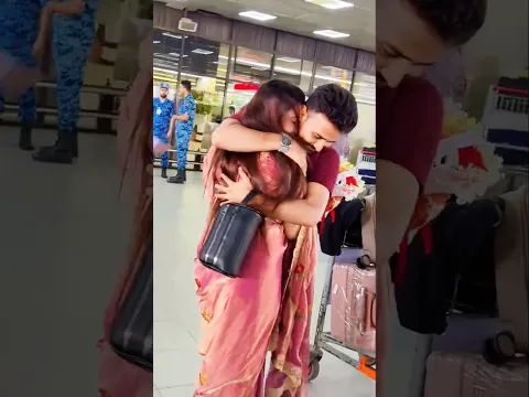 চার বছর পরে ইতালি প্রবাসী স্বামীকে দেখে দৌড়ে গিয়ে জড়িয়ে ধরলাম