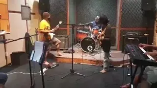 sesion latian ogut suping cover godbles nuvas rock band