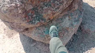 تک سنگ خاص در محیط شاهی درمجاورت رود تک سنگهای مهم را بشناسیم زیرهرسنگی حفاری نکنید 