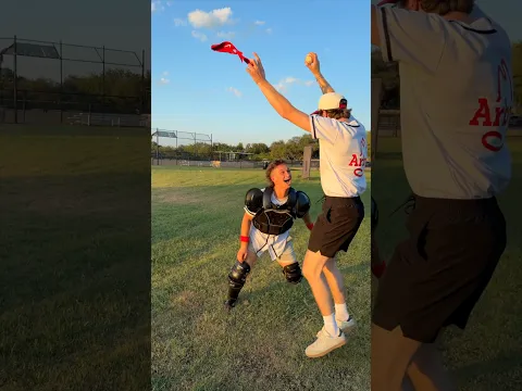 Part 2️⃣ of 4️⃣ of our roadtrip to Philly. @arbys delivered & ​⁠@insaneshayne1 nailed the catch 🥩