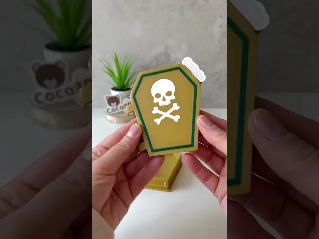 Flexi Hand Pet in a Coffin Keychain / Multicolor  video thumbnail