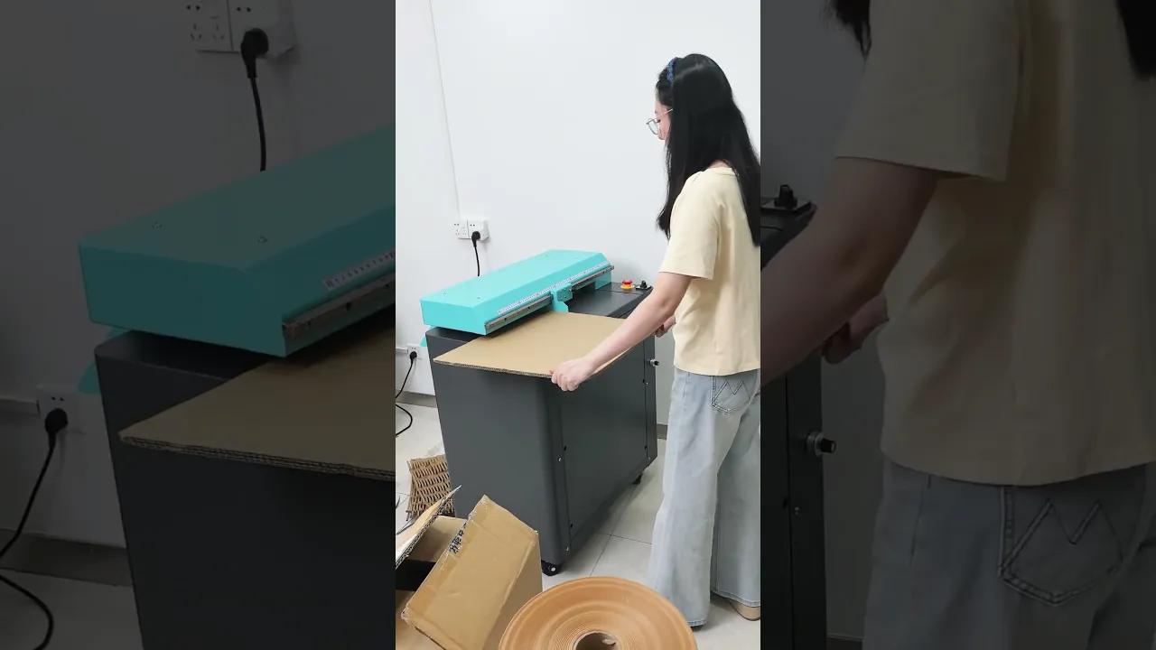 Verzichten Sie auf billige Geschäfte mit Recyclern für übrig gebliebene Kartons. Verwenden Sie ungenutzte Kartons mit der Maschine als praktisches Polsterpapier.