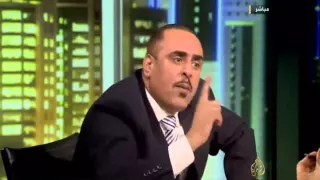 على الهواء ضربه بالقلم والهاتف النقال هههههههه برنامج الاتجاه المعاكس دندنها