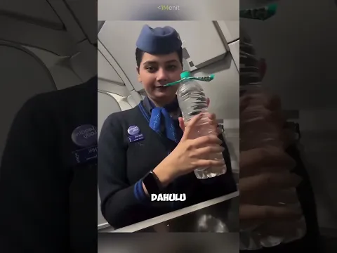 Ada Alasan Kenapa Para Pramugari Melakukan Hal Ini