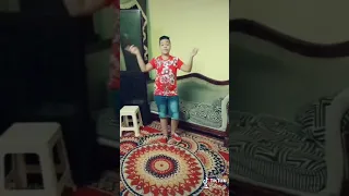 قلت لها لا بلاش من كده جئت من ورايا و عملت كده دندنها
