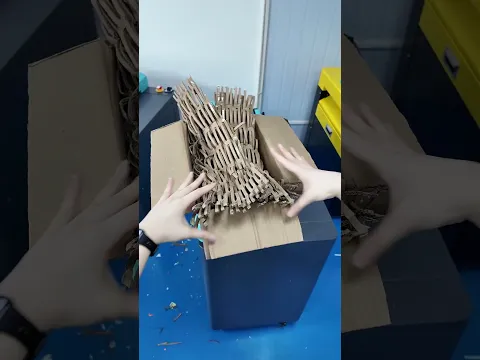 Hören Sie auf, Karton zu niedrigen Preisen an Recyclingpartner zu verkaufen. Verwenden Sie entsorgte Kartons mit dem Kartonzerkleinerer-Expander als Versandpolsterung.