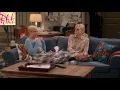 Anna Faris gives Jamie pressley foot massage