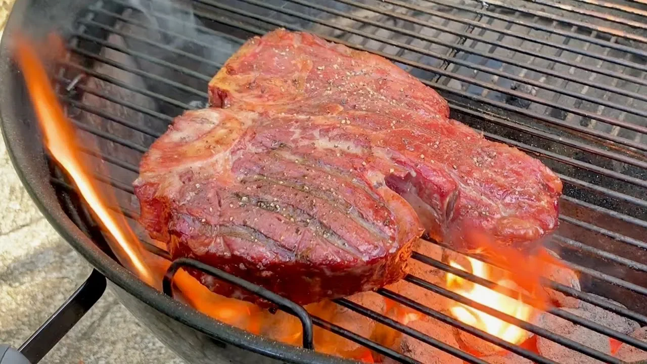 Flying Tomahawk Steak primitive technology ASMR style 🔥🔥🔥