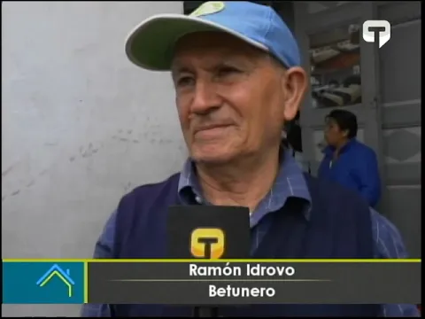 Betuneros Tradición y costumbre popular del parque Calderon en Cuenca