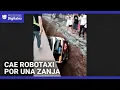 Download Lagu Un robotaxi cae en una zanja con una pasajera dentro
