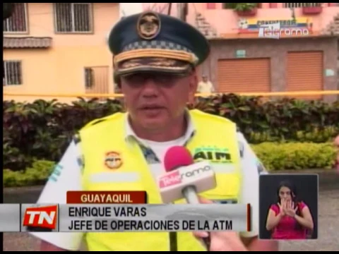 Caída de árboles afectó vivienda y vehículos