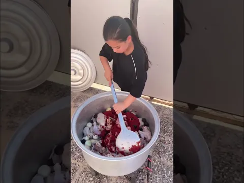 أجمل لحظات الطبخ مع الصغيرة!