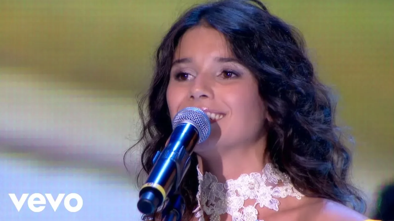 Paula Fernandes - Caminhoneiro (Ao Vivo) ft. Dominguinhos Paula Fernandes - Caminhoneiro (Ao Vivo) ft. Dominguinhos