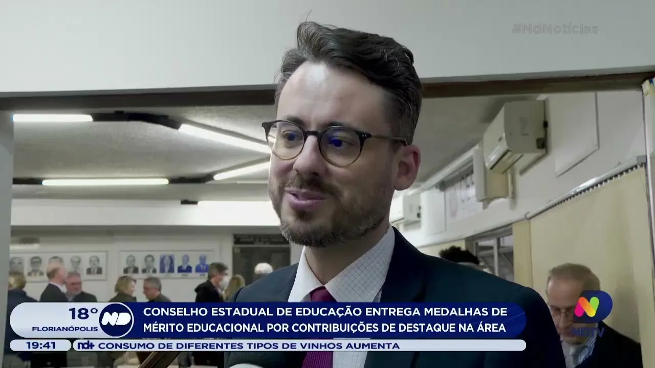 Conselho Estadual de Educação entrega medalhas de mérito educacional