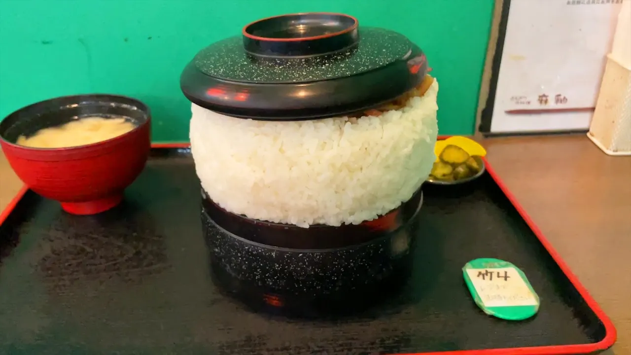 絶対に軽い気持ちで注文してはいけない焼肉重。