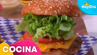 Smashed burgers: aprende a prepararlas paso a paso con el chef Yeikel | Hoy Día | Telemundo