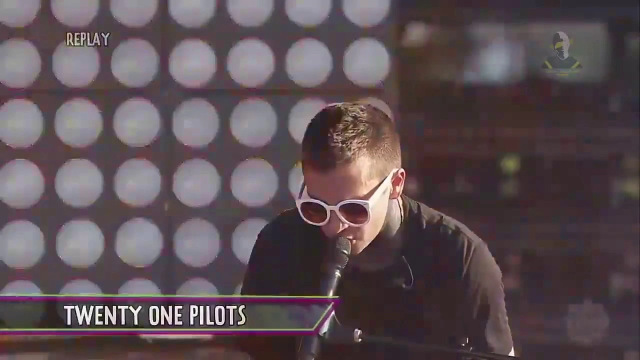 twenty one pilots: Tear In My Heart (Lollapalooza Chicago 2015)