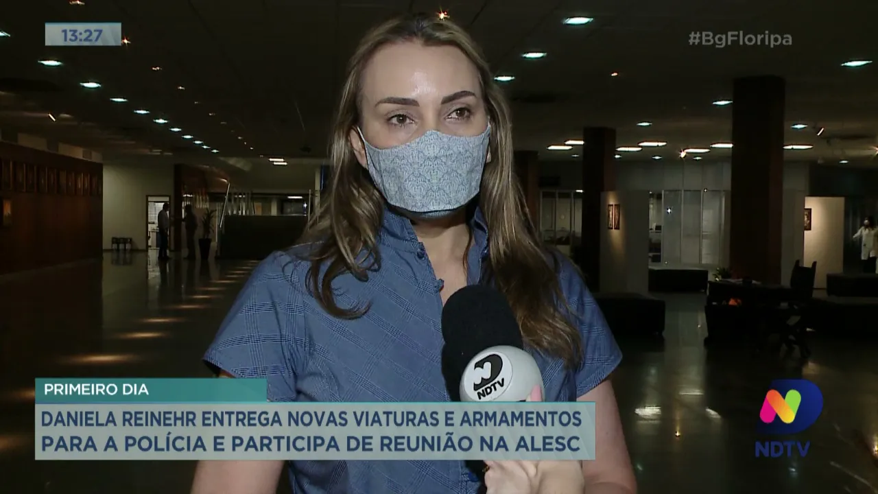Daniela Reinehr entrega novas viaturas e armamentos para a polícia e participa de reunião na ALESC